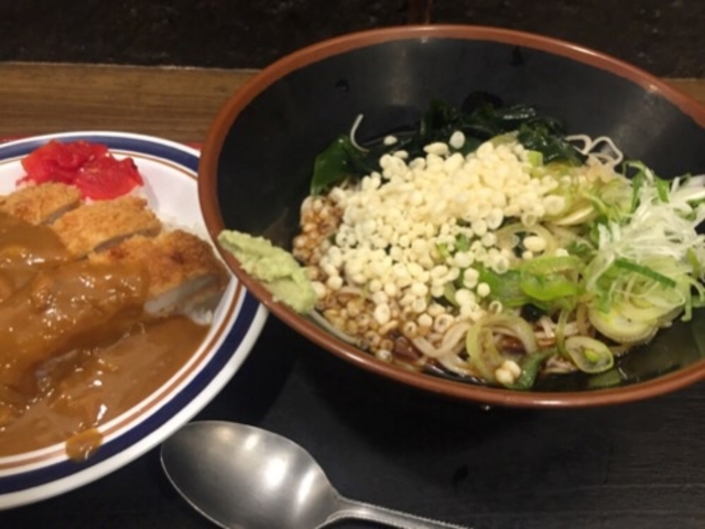 カツカレーのセットです。_信州そば本陣