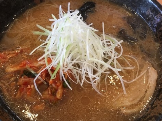 店内は満員でした。_麺武はちまき屋