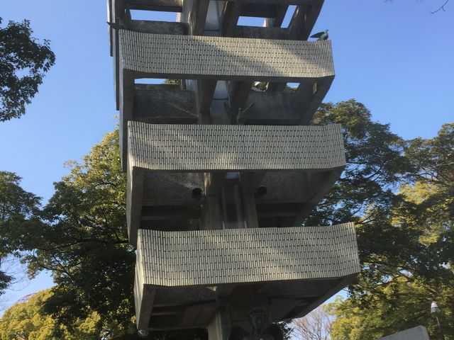 陶器で出来ています_動員学徒慰霊塔