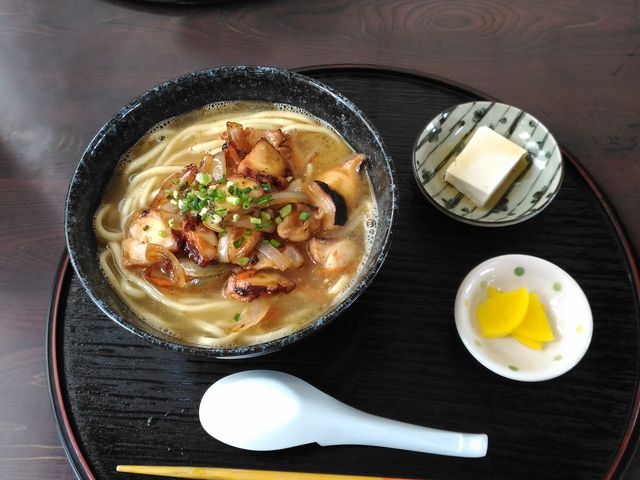 タコ炒めそば。ジーマミー豆腐も美味しかったです。_お食事処 すむばり