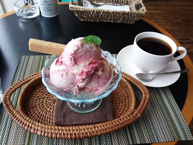 ミックスベリーアイス_カフェラテ