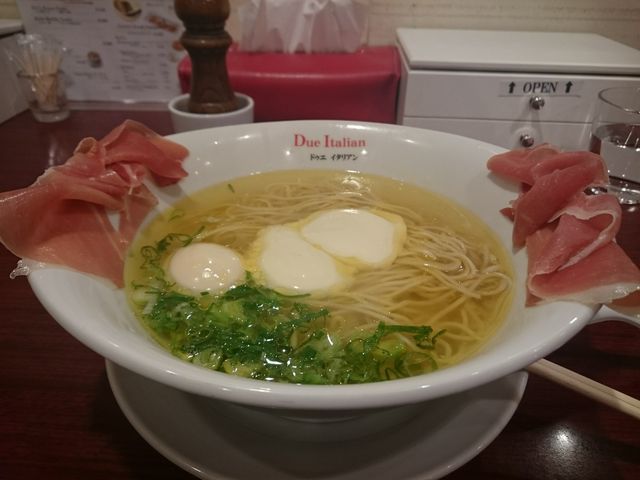 写真1_黄金の塩らぁ麺 DueItalian