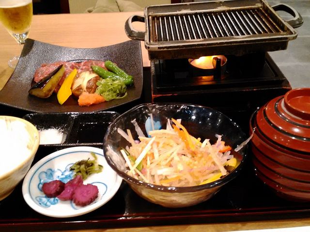 黒毛和牛あぶり焼き定食です_京都ことこと