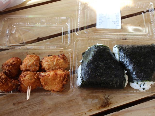 できたておにぎりとから揚げ_道の駅 ライスランドふかがわ