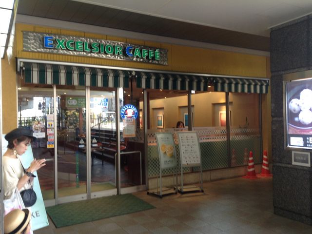 改札横入口_エクセルシオールカフェ経堂店