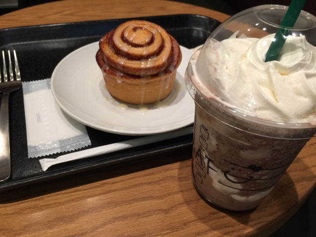 シナモンロール_スターバックス・コーヒー 神戸三田プレミアムアウトレット店
