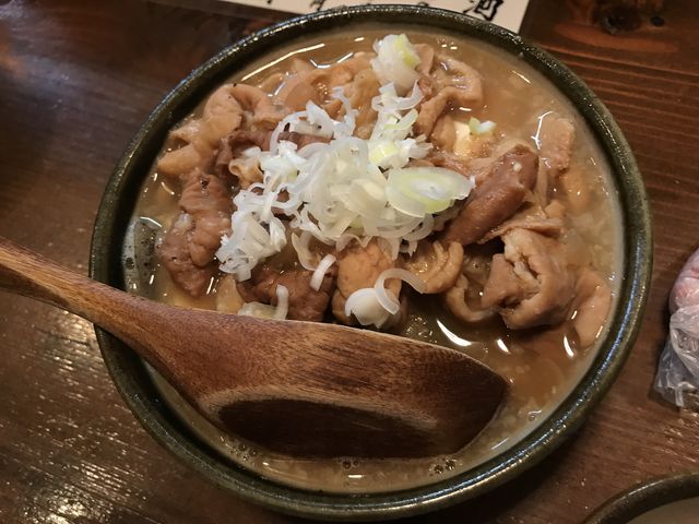 モツ煮が、味がしみてて、おいしい!_焼鳥とりとん