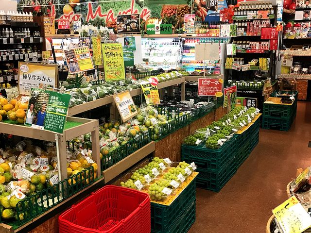 地元のお野菜や加工食品などがたくさん!_ロコマルシェ