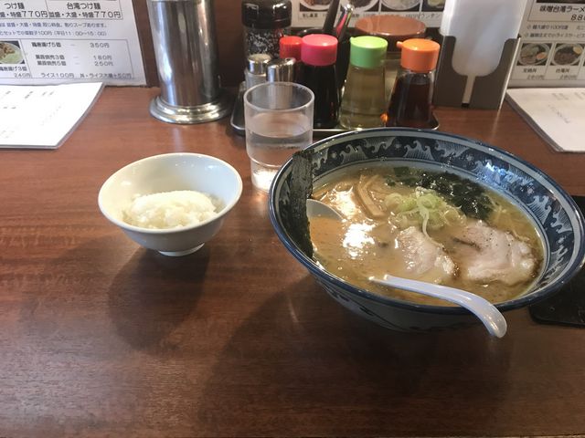 これで670円は安いです。
ランチだけですが。_麺 鶴亀屋