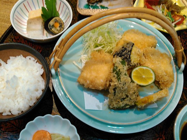 イワナのフライ定食_池田養魚場渓流館