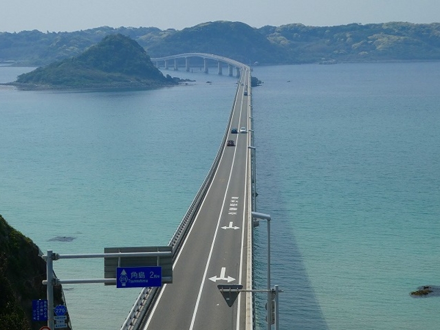 山口県・下関市・角島大橋
翌日(平日)には車の数は激減していました。_角島大橋
