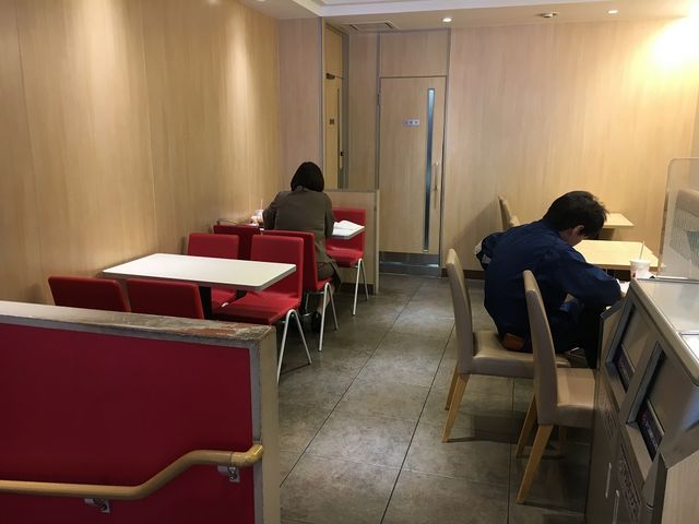 2階の様子_ケンタッキーフライドチキン天満駅前店