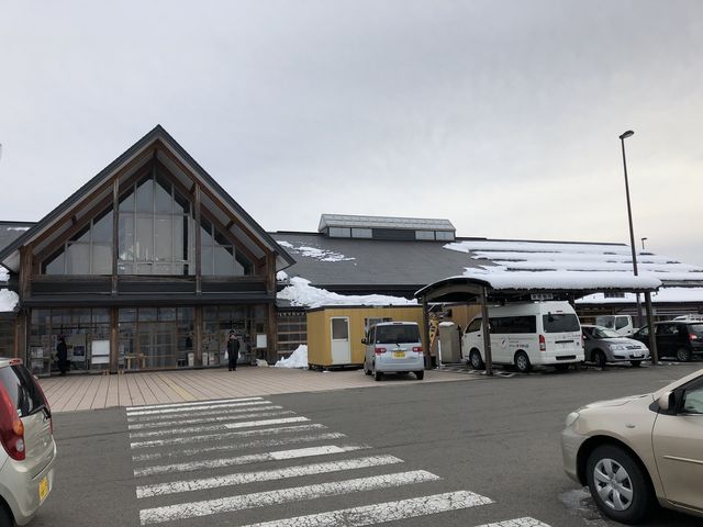 いつも駐車場が混んでいます。_道の駅 十文字 まめでらが〜