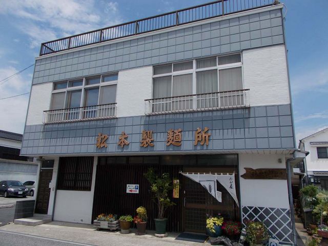外観_穏やかうどんのしらかべや本店