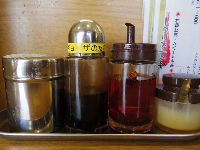 卓上の調味料等_香林