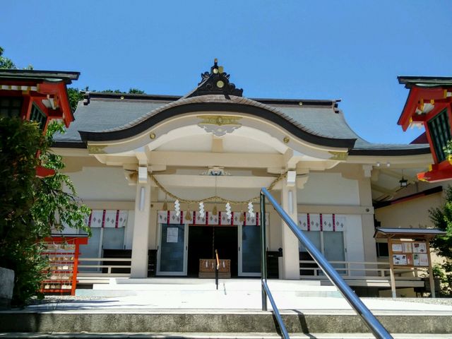 真っ白な二川伏見稲荷本殿_二川伏見稲荷