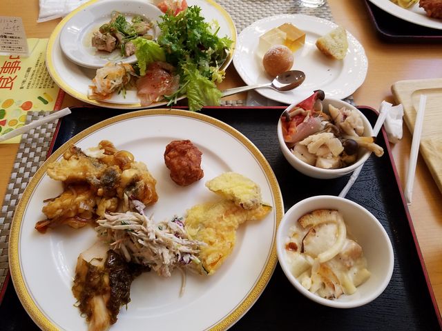 白身魚の餡掛け。唐揚げ。ごぼうサラダ。野菜の天ぷら。などなど_ナチュラルガーデン