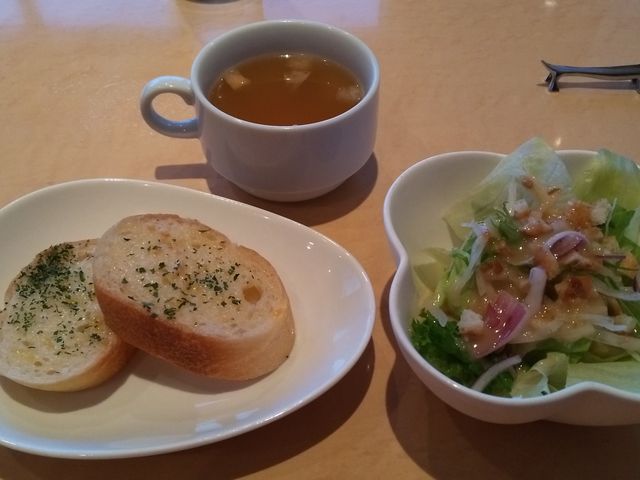 パンとサラダとスープ_ベツ・バラーレ