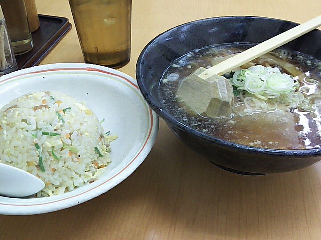 ラーメンと半炒飯_天下一 代々木店