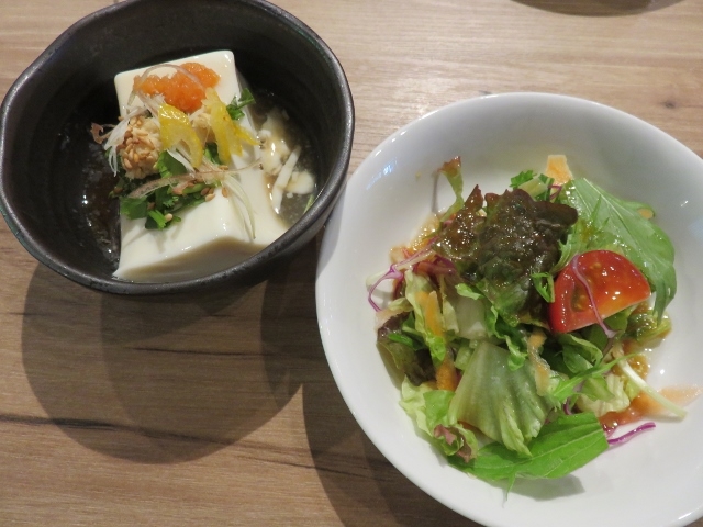 とろける湯豆腐&サラダ_京都ことこと