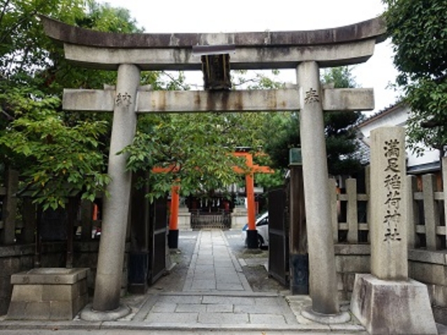 秀吉ゆかりの神社です_満足稲荷神社