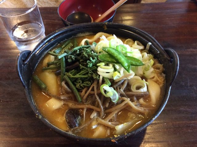 山菜がたっぷりのカボチャほうとう_甲州ほうとう小作双葉バイパス店
