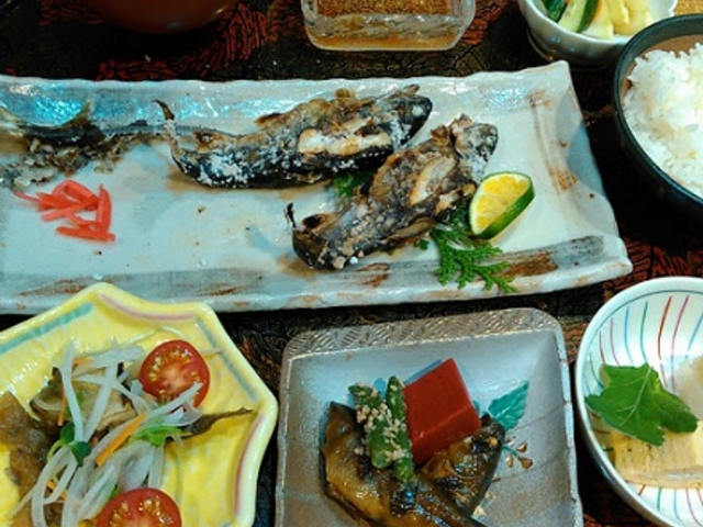 イワナの塩焼き定食_池田養魚場渓流館