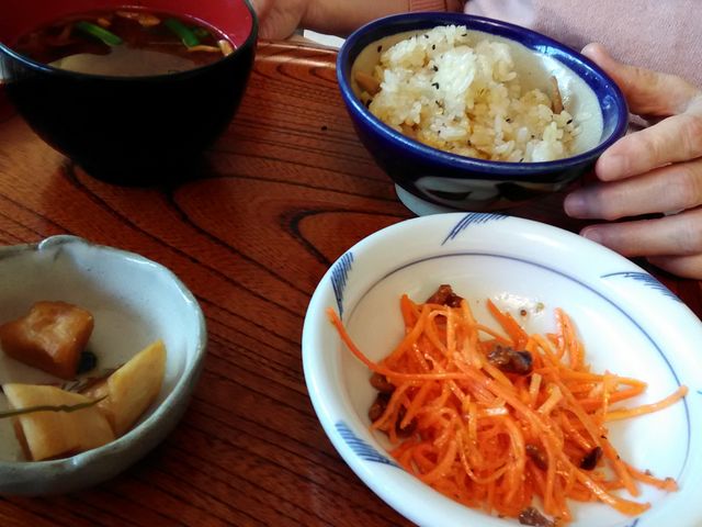 人参サラダ美味_六花亭 西帯店