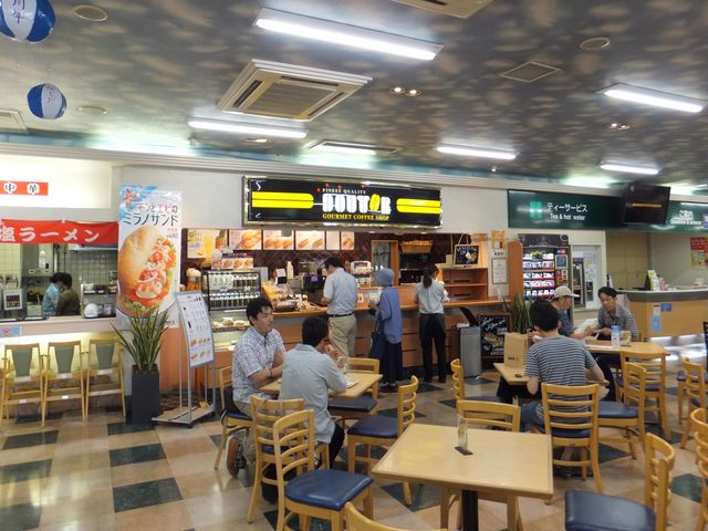 名塩SAフードコートの一角にあります。_ドトールコーヒーショップ 西宮名塩サービスエリア下り店