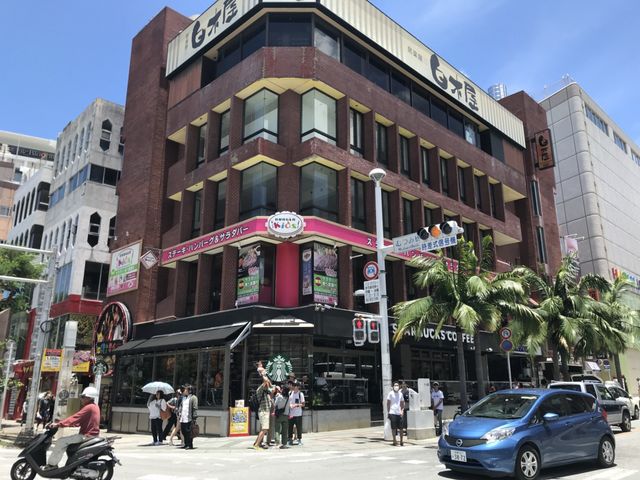 スタバ_スターバックス・コーヒー 那覇国際通り牧志店