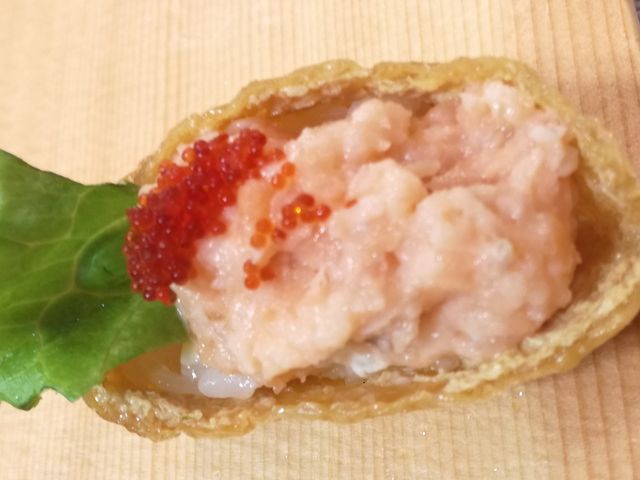 サーモンいなり_回転居食屋悠喜岡山本店