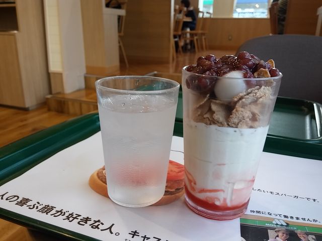 玄米フレークシェイクいちごぜんざい_モスバーガー秋田新国道店