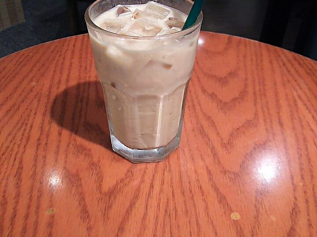 アイスカフェラテ_タリーズコーヒーショップ阿佐ヶ谷ダイヤ街店(Taste the Difference | TULLY’S COFFEE)