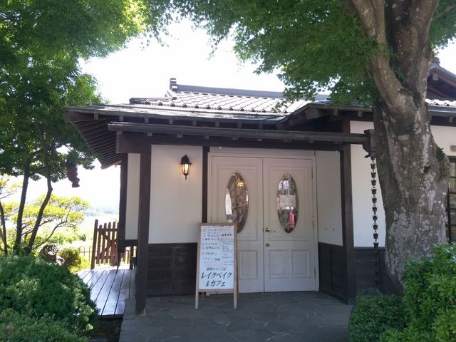 パン屋さん入口_湖畔のパン工房 レイクベイク