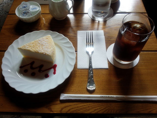 チーズケーキと水出しコーヒー_グリンデルワルト