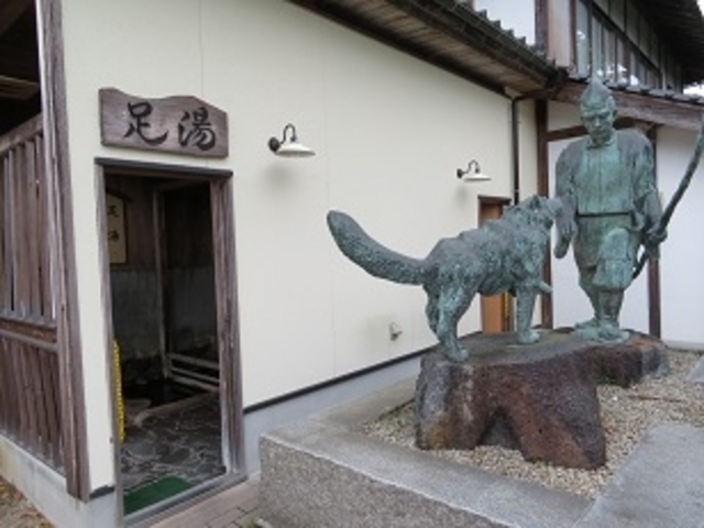 大久保左馬之祐像 株湯_三朝神社