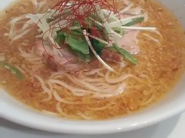 さっぱり美味しいレモン入りラーメン_黄金の塩らぁ麺 DueItalian