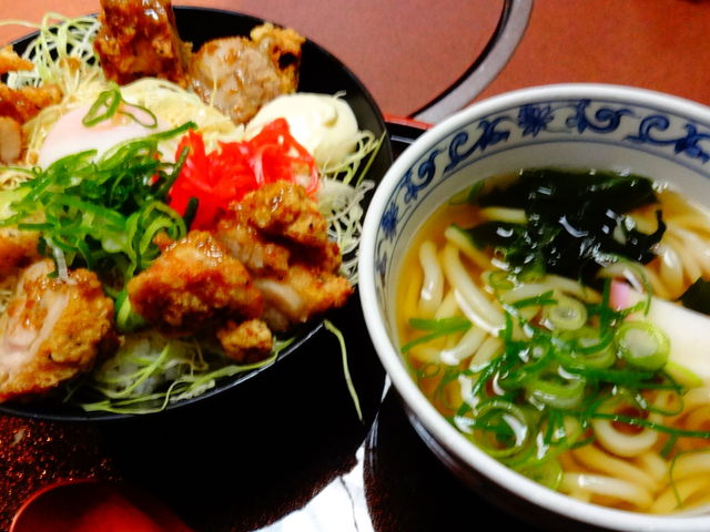 唐揚げ丼とうどんセット_手打ちうどん そば 居食屋 凡愚