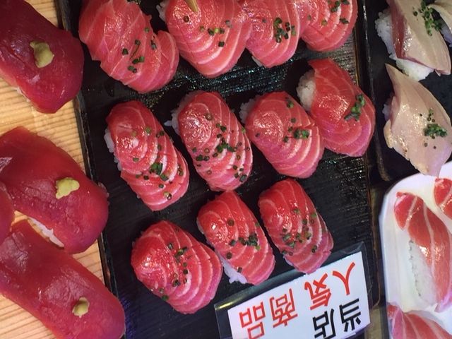 写真@_唐戸市場新鮮お寿司街