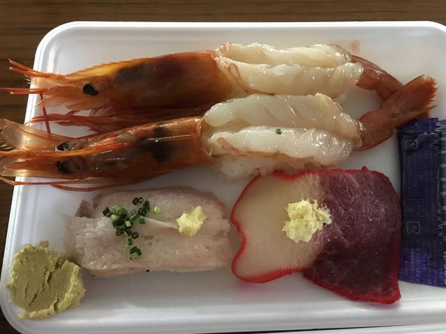 写真B_唐戸市場新鮮お寿司街