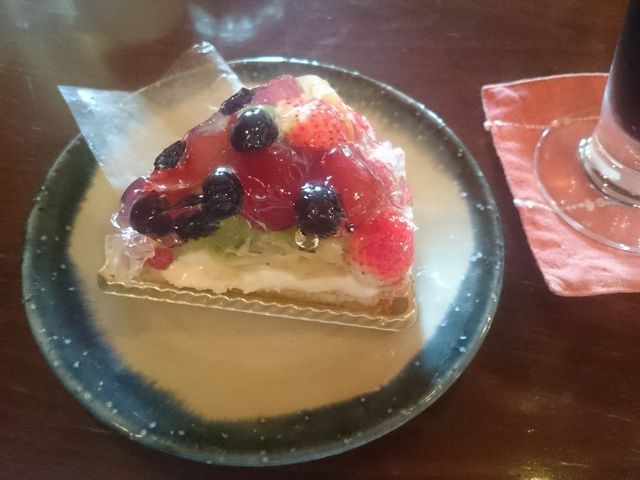 フルーツタルトとアイスコーヒー_アトリエさとうとバニラと