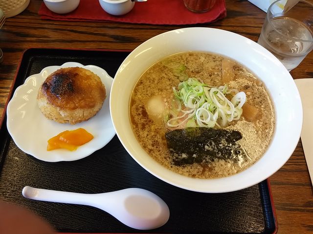 味噌焼きおにぎり こってり醤油らーめん_蔵亭