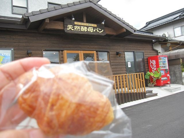 ミニクロワッサンと店舗_小谷瀬パン工房