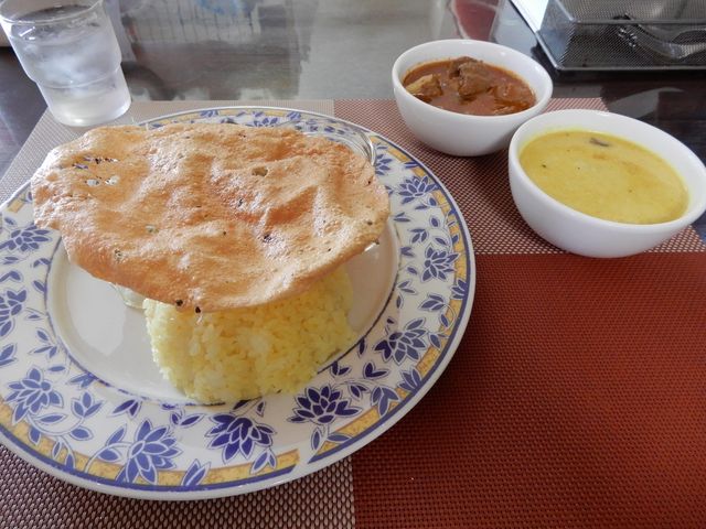 ランチセット、お肉が沢山_スリランカカリーアンマカリヤ