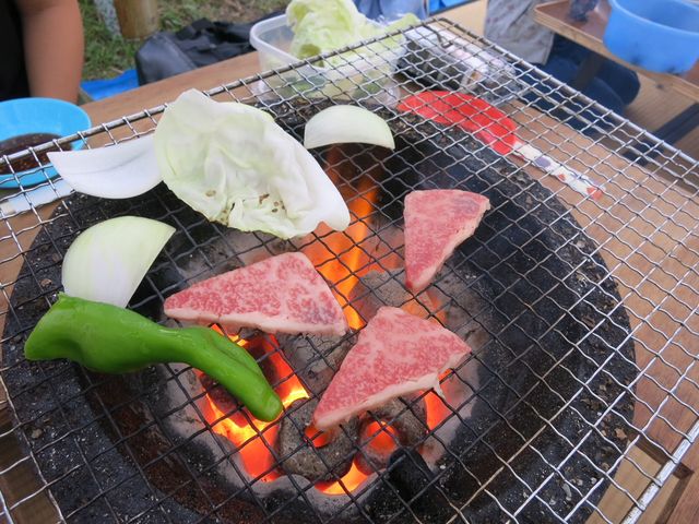 バーベキューしながらデザートにぶどうを食べることができて感動_浜根農園