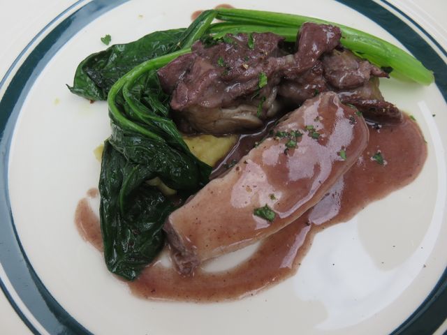 備中高原鶏の赤ワイン煮 鳴門金時のピュレ_イカリヤ食堂