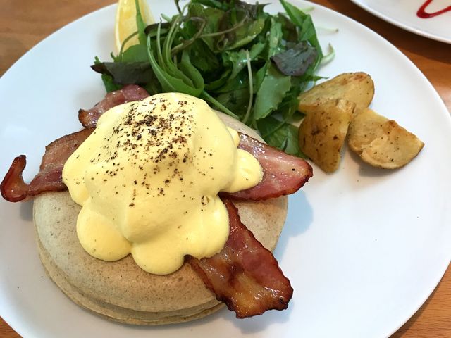 エッグベネディクト_Pancake Ristorante (パンケーキ リストランテ)