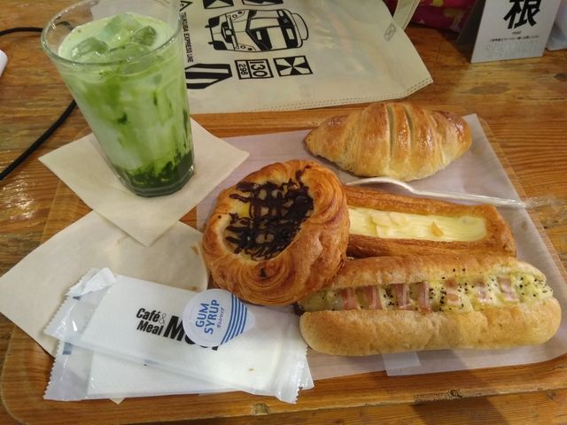 パンも種類豊富でした。子供とシェアして食べました。_Meal・MUJI・有楽町店