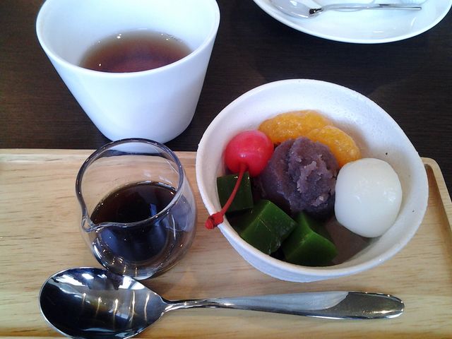 ドリンクデザートセットにすると、プチあんみつか和風プリンつき_虎屋本店