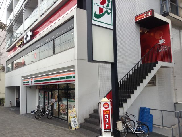 2階へ_ガスト初台駅北口店